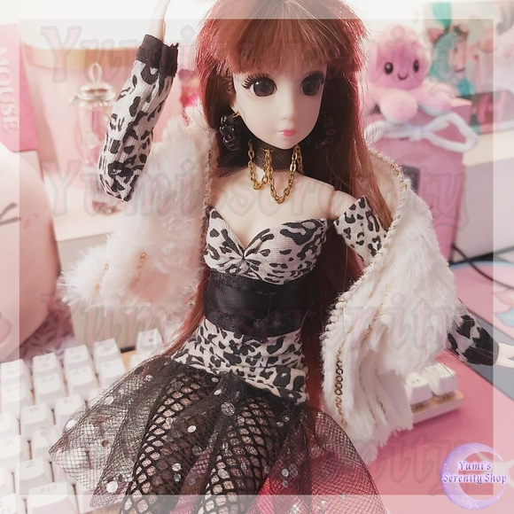 Fancy Fashion Doll 💖 - Picture 1 of 6